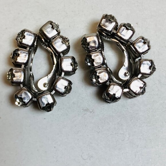 Vintage Estate Earrings Rhinestone Clipons Crystal Silver no Markings as is - Picture 6 of 8